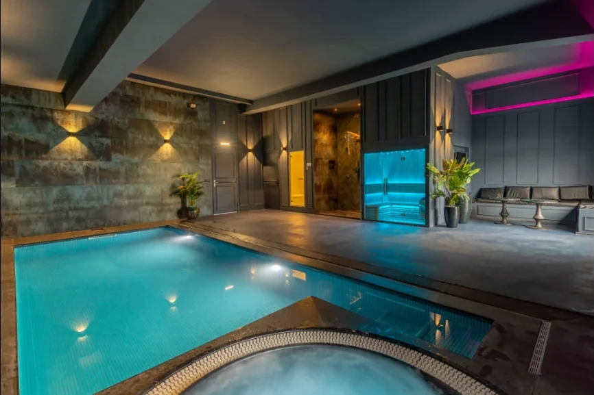 Pool and jacuzzi